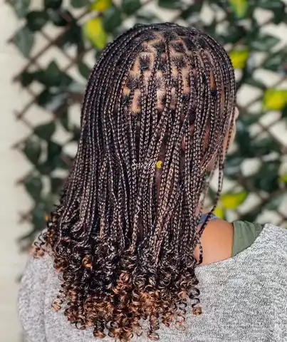 Small Knotless Goddess Braids